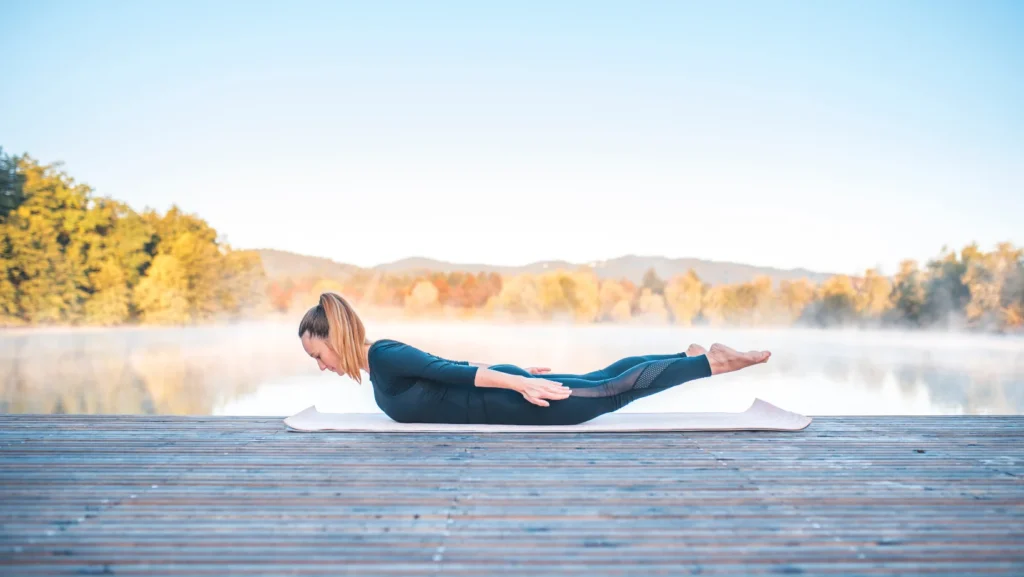 Yoga Giảm Mỡ Lưng Vai Với 6 Động Tác Đơn Giản Tại Nhà 5 yoga-giam-mo-lung-vai-5