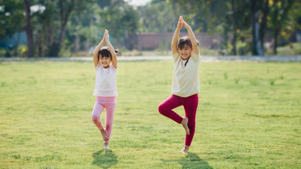 Yoga Kids - Khám Phá Lợi Ích Kỳ Diệu Của Yoga Cho Trẻ Em 2 yoga-kids-loi-ich-yoga-cho-tre-em-2