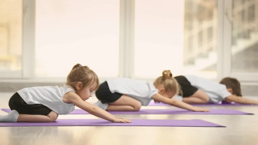 Yoga Kids - Khám Phá Lợi Ích Kỳ Diệu Của Yoga Cho Trẻ Em 4 yoga-kids-loi-ich-yoga-cho-tre-em-4