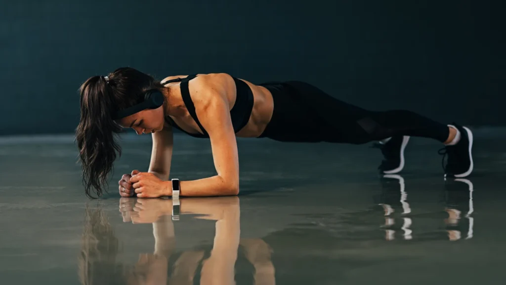 Yoga Online: Bí Quyết Chinh Phục Tư Thế Plank Cho Người Mới Bắt Đầu 1 yoga-online-tu-the-plank-1